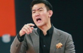 苏群:广厦增加了防守变化&提升了拼抢强度 这轮系列赛将非常残酷